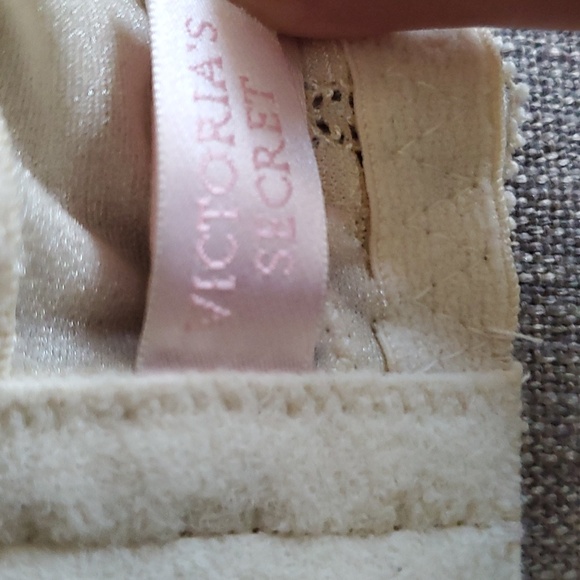 Victoria's secret ivory sheer bra size 34DD - Picture 13 of 14